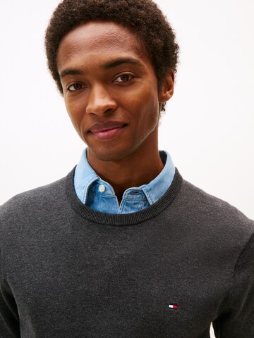 TOMMY HILFIGER Sweater 'ESSENTIAL' in Grey