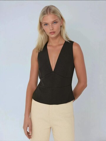 Hiccup Top in Black: front