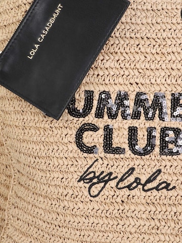 Lola Casademunt Rannakott, värv pruun