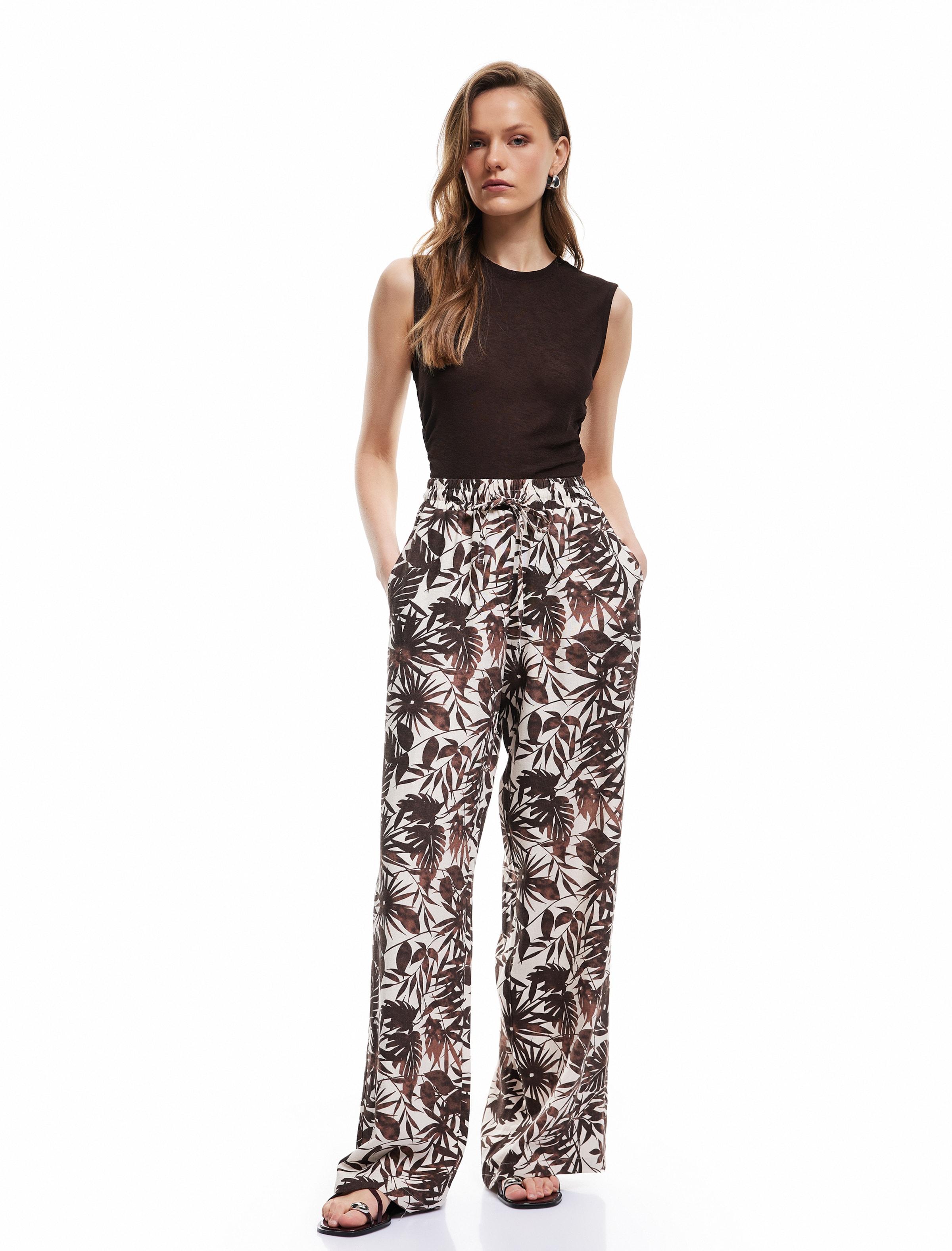 Koton Wide leg Trousers in Brown: front