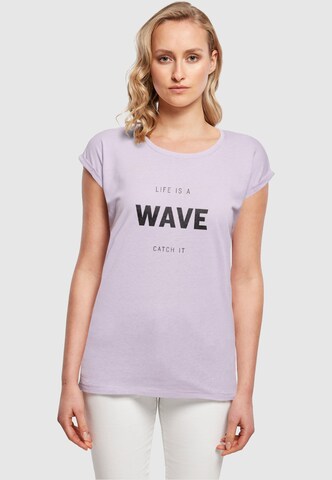 Merchcode Shirt 'Summer - Life Is A Wave' in Lila: predná strana