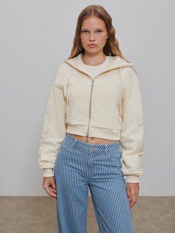 florence by mills exclusive for ABOUT YOU Кофта на молнии 'Spontaneous' в Бежевый: спереди