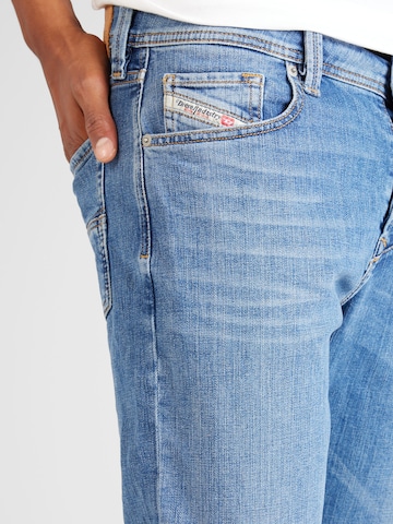 DIESEL Regular Jeans 'LARKEE' in Blau