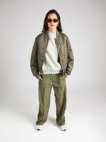 new balance Sweatshirt 'Heritage' in Grün