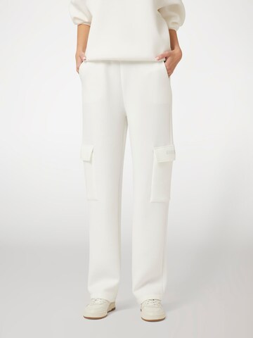 GUESS Regular Cargo Pants in White: front
