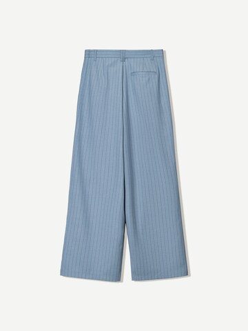Wide leg Pantaloni con pieghe di Bershka in blu