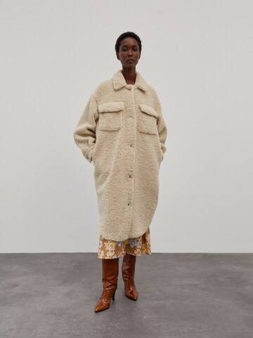 EDITED Övergångskappa 'Henrietta' i beige: framsida