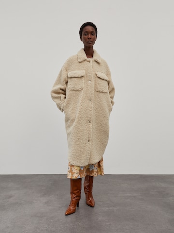 EDITED Between-Seasons Coat 'Henrietta' in Beige: front