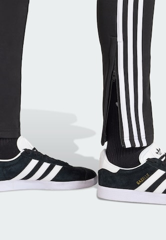 Coupe slim Pantalon 'SST Classic' ADIDAS ORIGINALS en noir