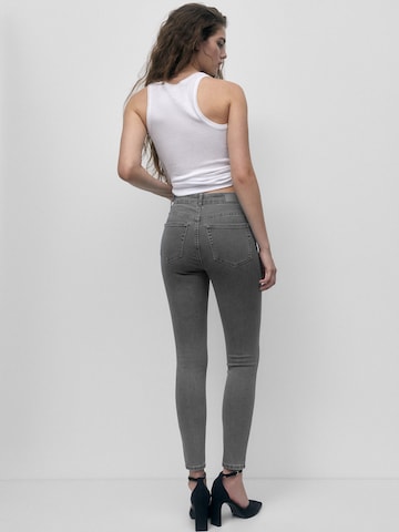 Pull&Bear Skinny Jeans i grå