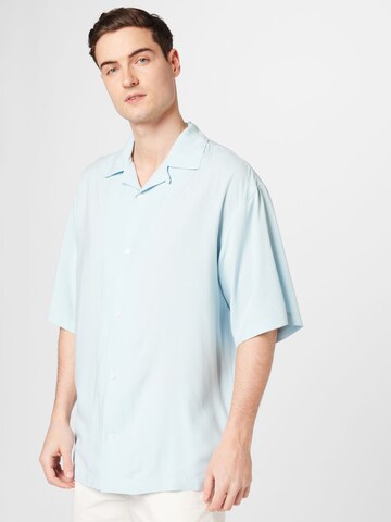 WEEKDAY Comfort fit Button Up Shirt 'Coffee' in Blue: front