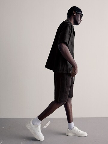 Regular Pantalon Bershka en noir