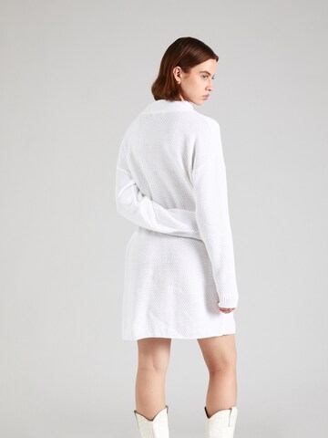 Robes en maille GLAMOROUS en blanc