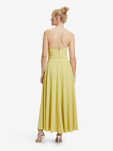 Robe de soirée Vera Mont en jaune