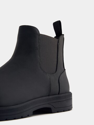 Pull&Bear Chelsea Boots in Black