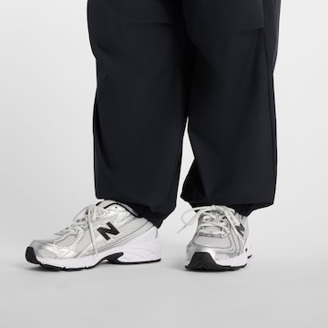 new balance Loosefit Sporthose in Schwarz