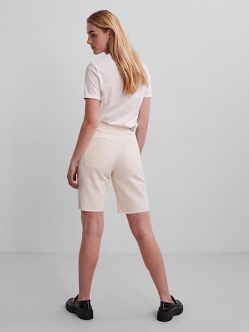 PIECES Slimfit Shorts 'Via' in Weiß