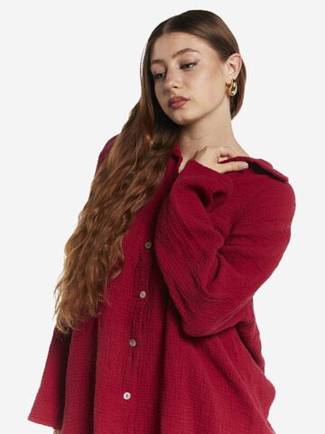 Elara Huispak in Rood