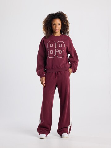 America Today Sweatshirt in Red