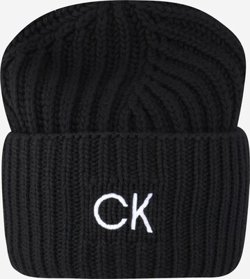 Căciulă de la Calvin Klein pe negru