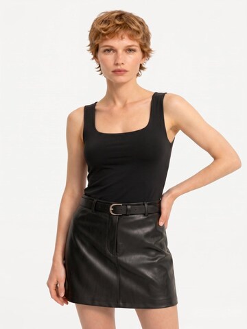 Alexa Dash Blouse in Zwart: voorkant