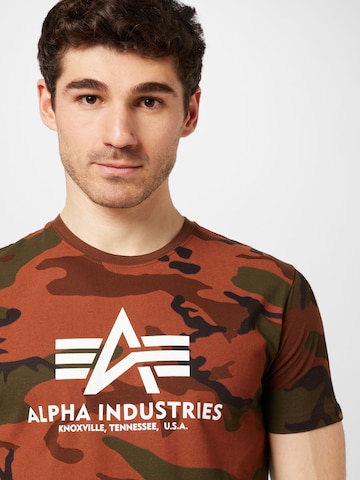 ALPHA INDUSTRIES - Camiseta en marrón