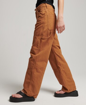 Superdry Loosefit Broek in Bruin