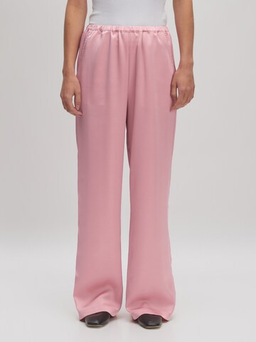 EDITED Loose fit Trousers 'Maren' in Pink: front