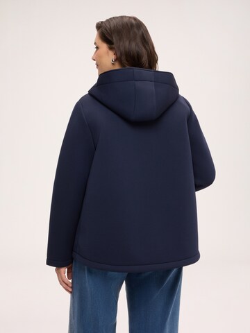 Cappotto di mezza stagione di Fiorella Rubino in blu