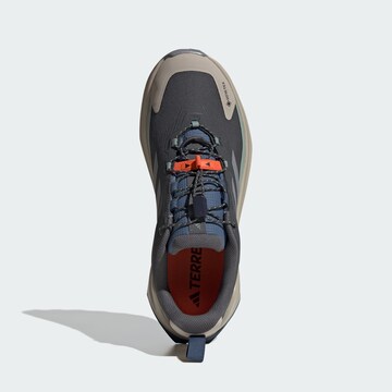 Chaussure basse 'Trailmaker 2' ADIDAS TERREX en gris