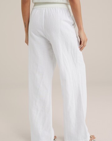 WE Fashion Loose fit Trousers in White