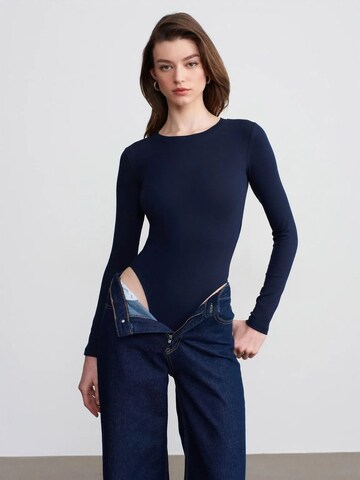 Dilvin Shirt Bodysuit in Blue: front