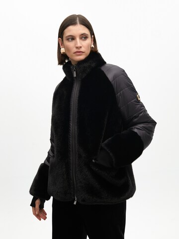Lola CasademuntZimska jakna - crna boja: prednji dio