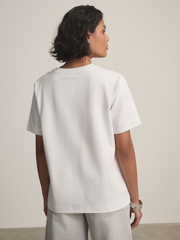 Next - Camiseta en blanco