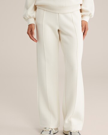 WE Fashion regular Bukser i hvid: forside