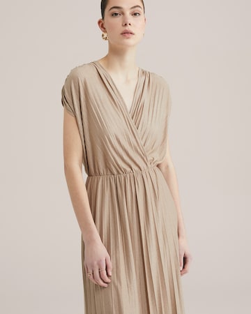 Robe WE Fashion en or