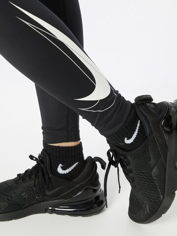 NIKE Skinny Sporthose in Schwarz