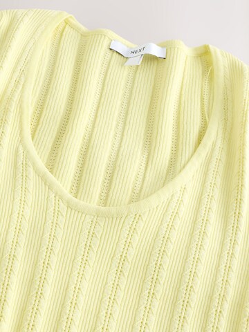 Tricou de la Next pe galben