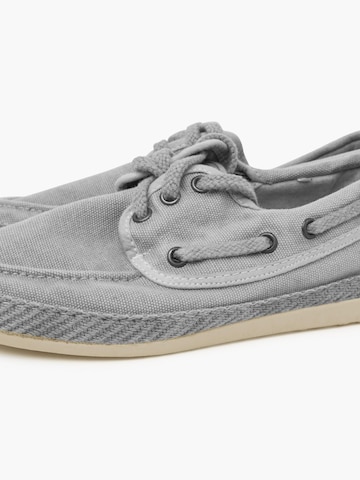 Chaussure basse Pisamonas en gris