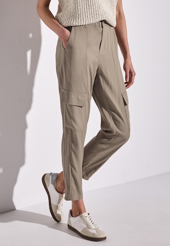 STREET ONE Tapered Cargo Pants in Grey: front
