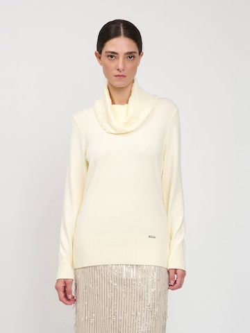 Influencer Pullover in Weiß: Vorderseite