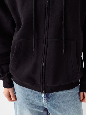 Giacca di felpa di Bershka in nero