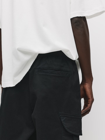 Pull&Bear Zúžený Kapsáče – černá