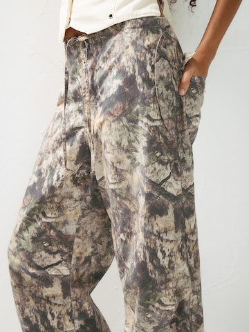 Largi Pantaloni de la Pull&Bear pe maro