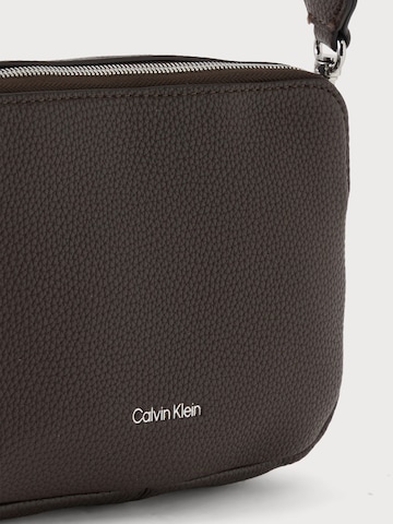Calvin Kleinregular Torba preko ramena - smeđa boja
