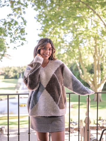 noar studios Sweater in Grey