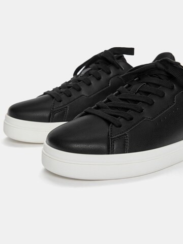 Sneaker bassa di Pull&Bear in nero