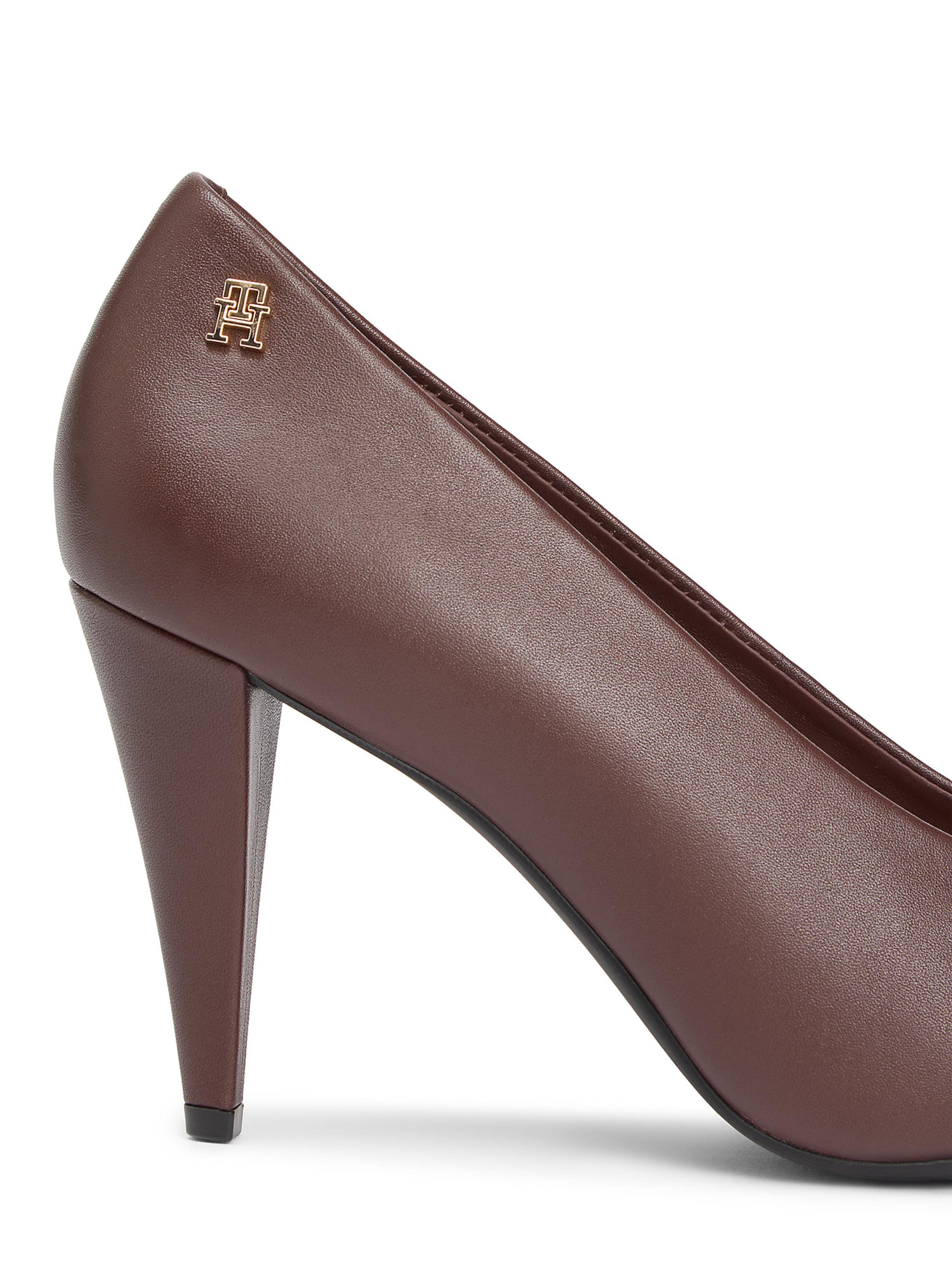 TOMMY HILFIGER Pumps in Brown