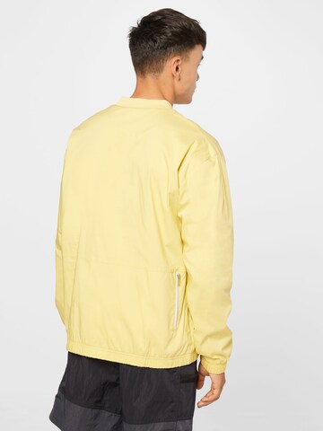 Sweat-shirt Nike Sportswear en jaune