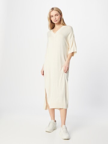 KnowledgeCotton Apparel Knitted dress in Beige: front